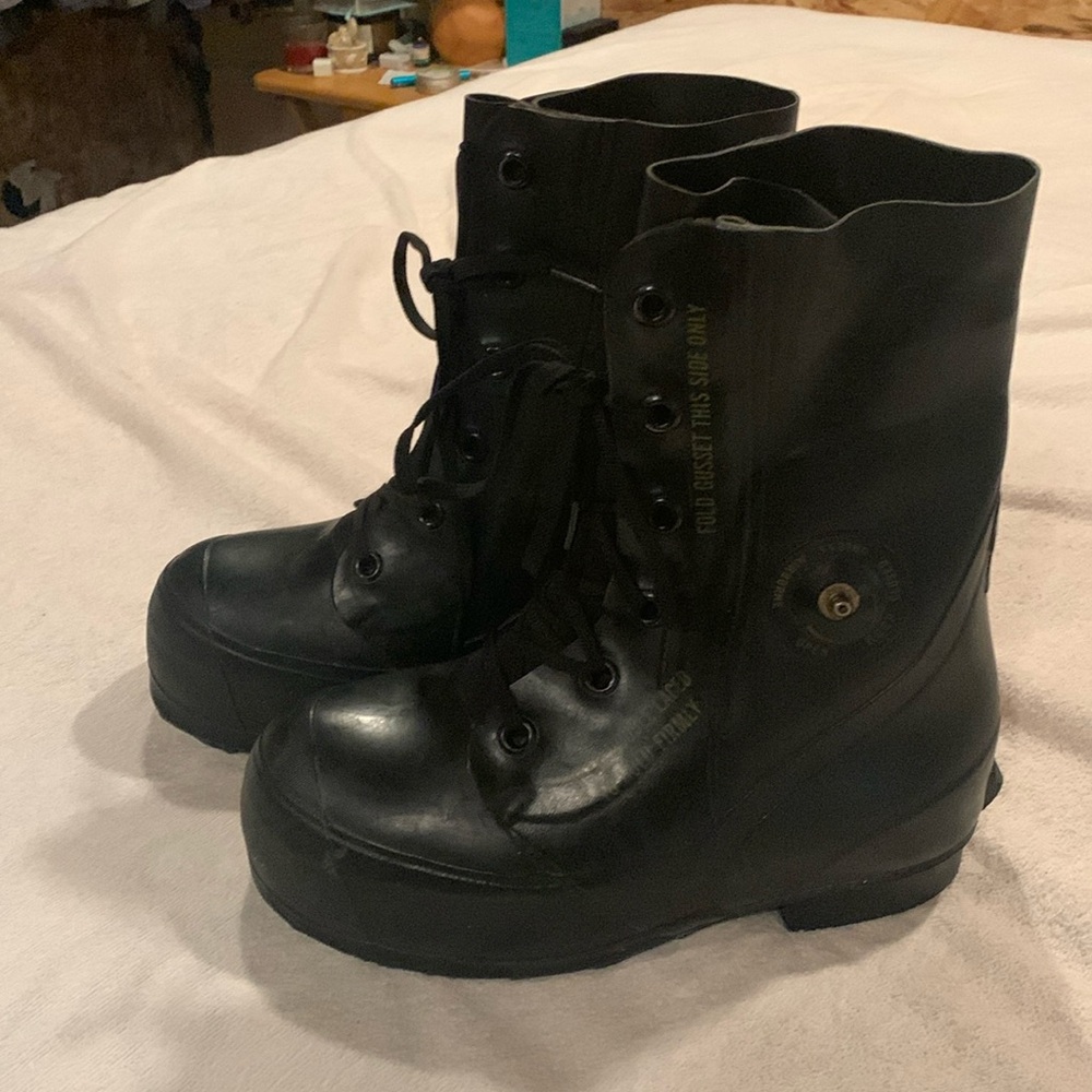 Bunny boots only used a few times very new